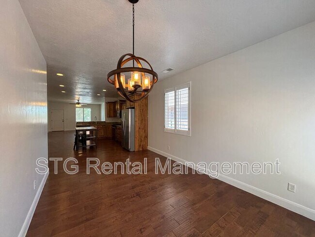 Building Photo - 750 W 350 N