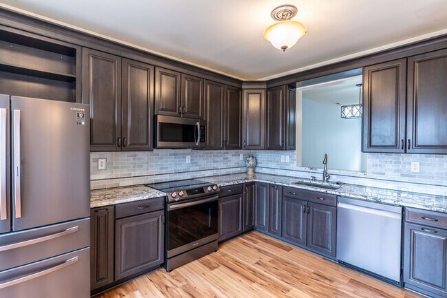 Building Photo - 2455 N Berkshire Rd