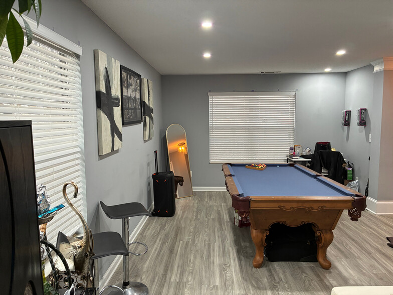 Building Photo - Room in House on Browns Mill Trail