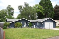 Building Photo - 1905 NW Menlo Dr