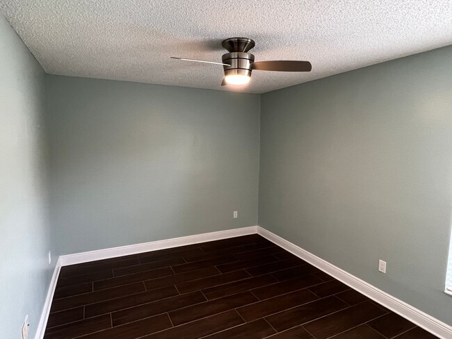 Building Photo - Fountain Lakes Community