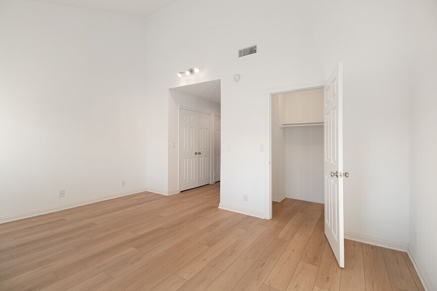 Building Photo - 5200 White Oak Ave