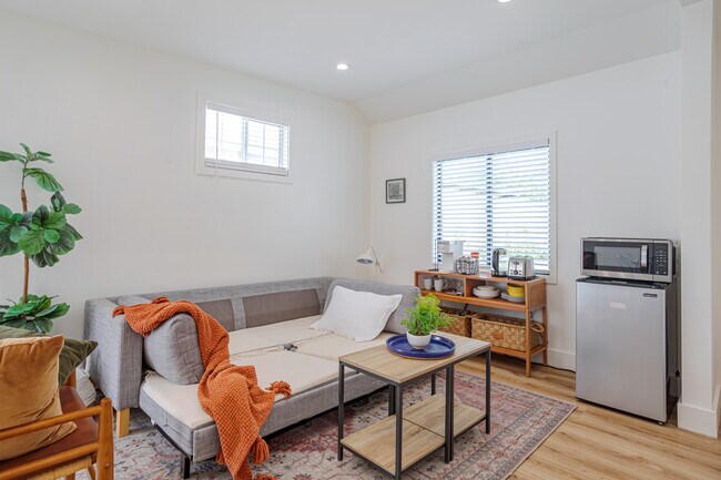 Building Photo - 5534 Alcove Ave