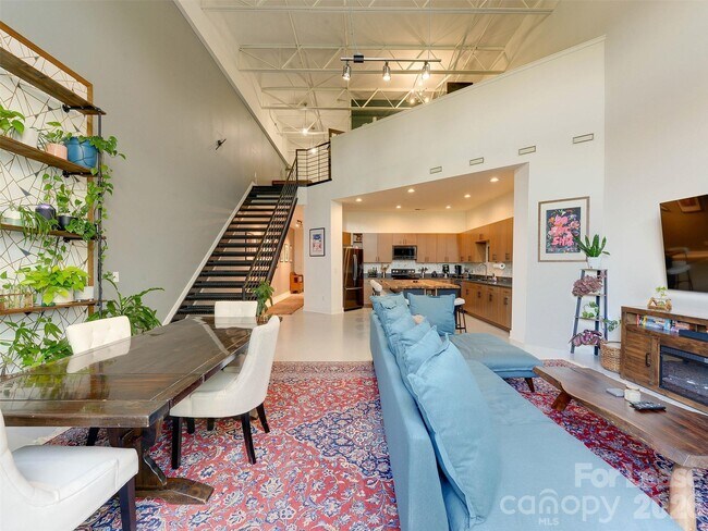 Building Photo - 935 Westmere Ave