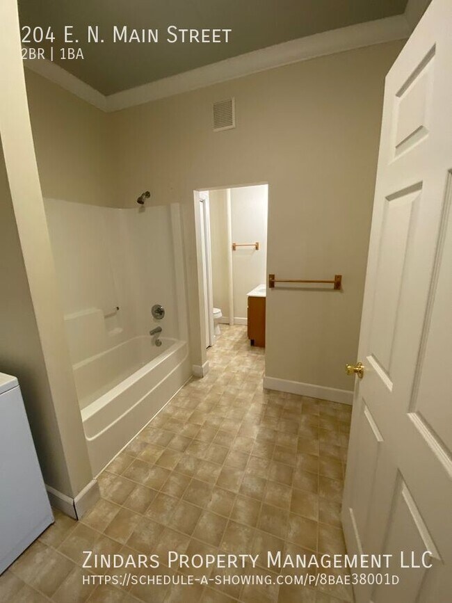 Building Photo - 204 E N Main St