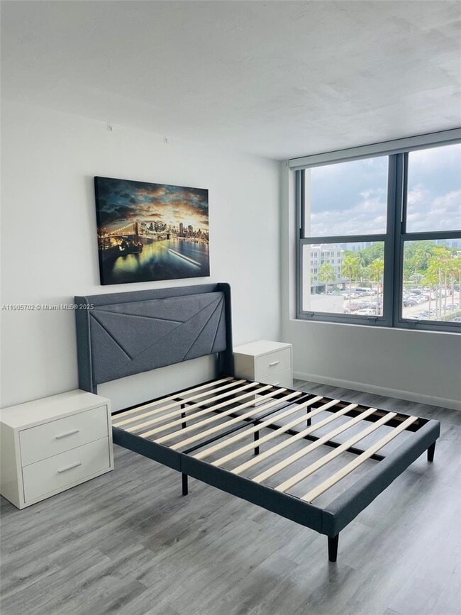 Building Photo - 2899 Collins Ave