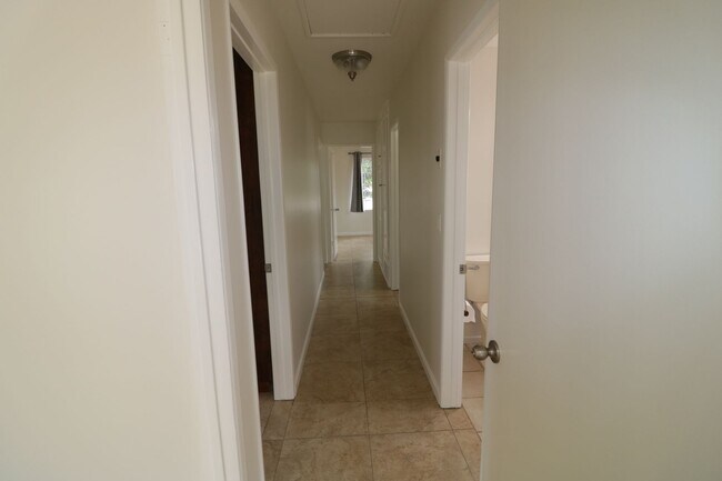 Building Photo - 4/Bedroom  Home for Lease in West Hills!
