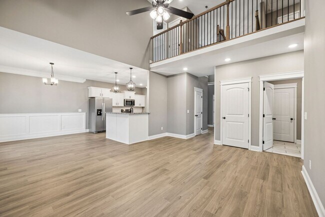 Building Photo - 3 Bedroom 2 1/2 Bathroom Home!!