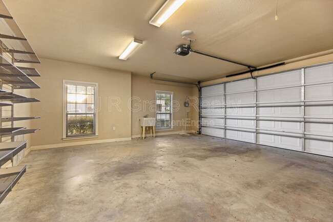 Building Photo - 1405 Gunnison Dr