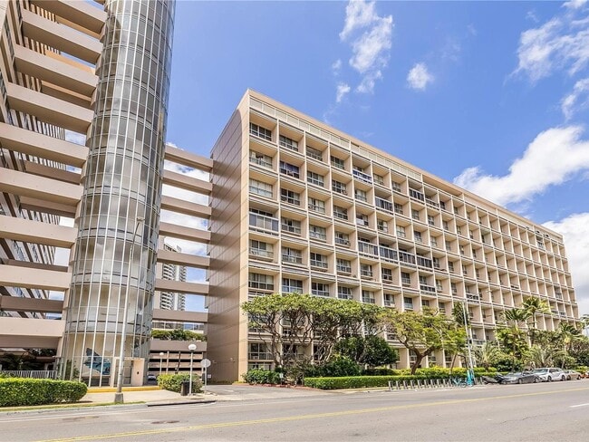 Building Photo - 500 University Ave