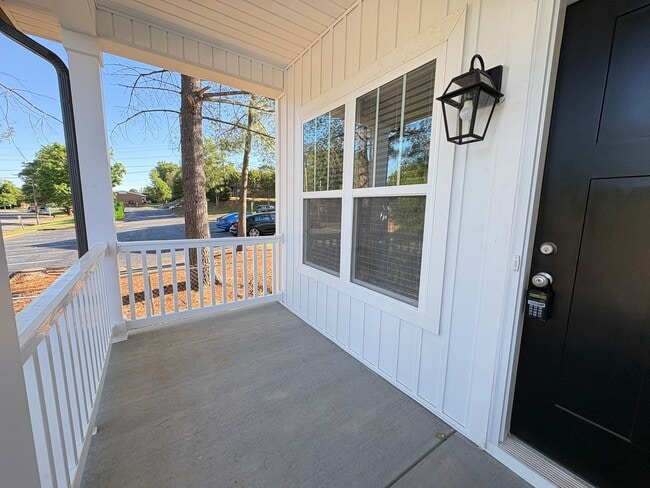 Building Photo - 2 Bedroom, 2 Bathroom in Winston-Salem!