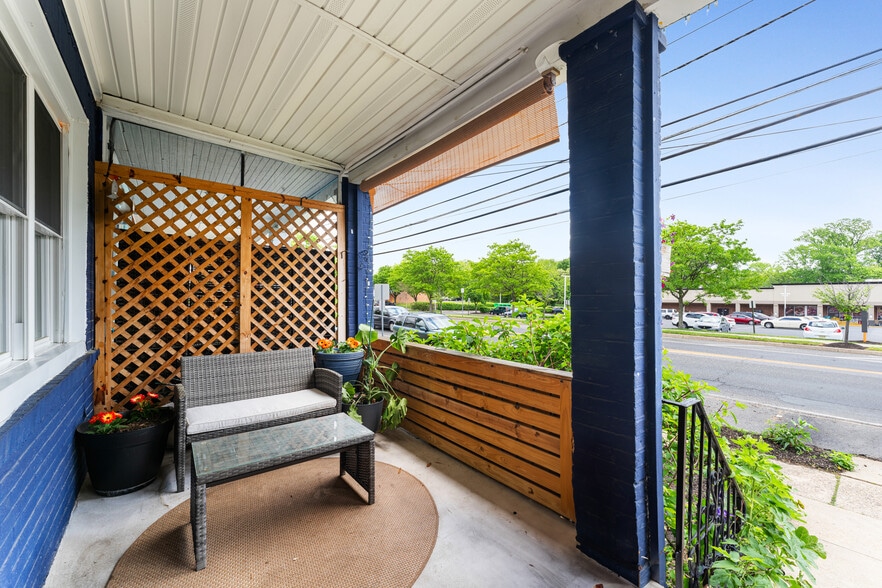 Covered Porch - 411 W Cuthbert Blvd