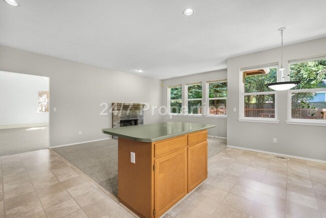 Building Photo - Inviting 3 BD | 2.5 BA Home w/ Massive Bac...