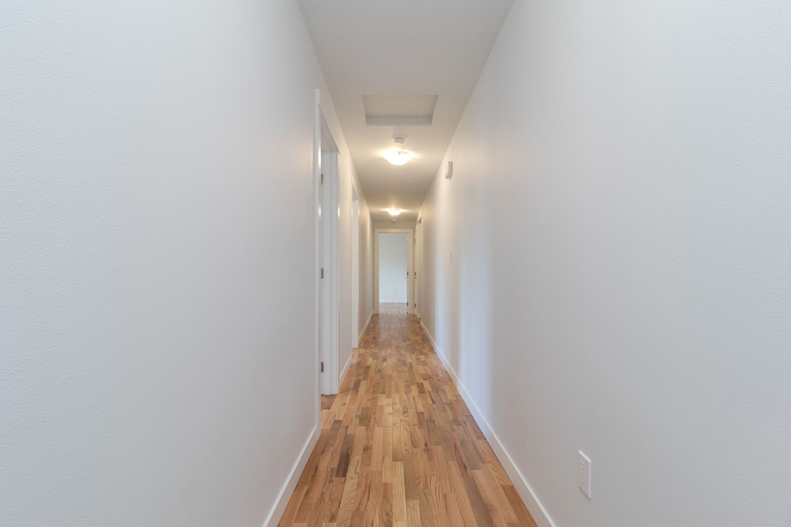Building Photo - Beautifully Redesigned Home in Quiet Neighborhood