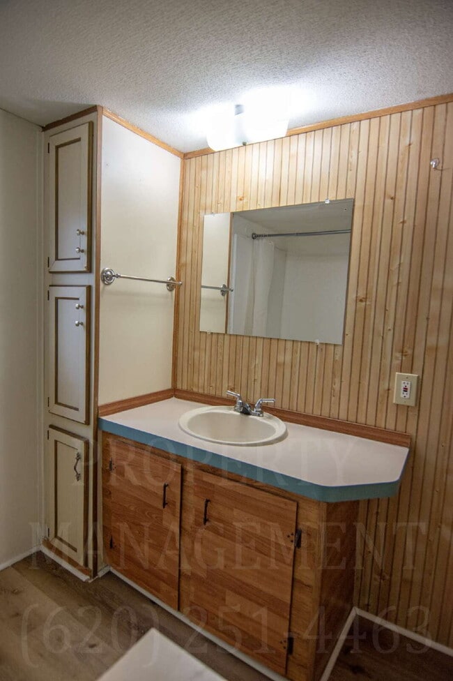 Building Photo - 3 Bedroom, 1 Bath