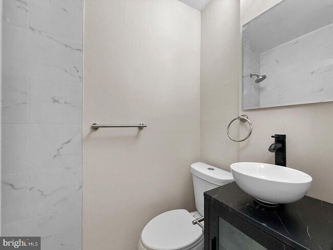 Building Photo - 7905 Greenleaf Rd