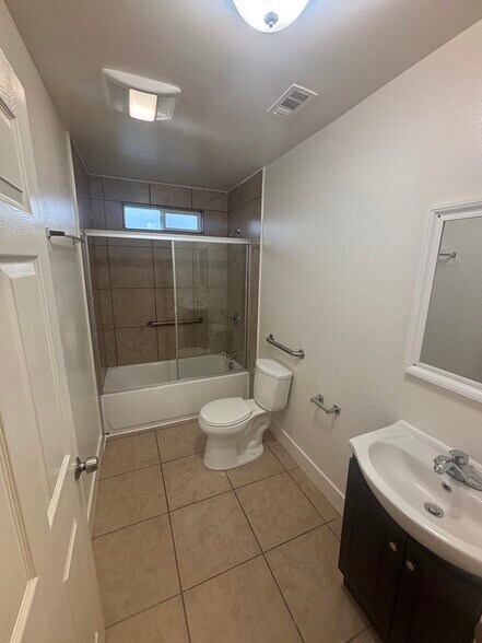 Building Photo - 232 W 91st St