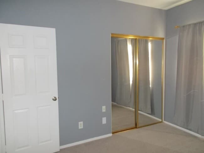 Building Photo - Desirable Move-In Ready Home with Loft, Fireplace & Oversized Garage