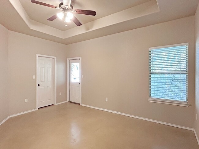 Building Photo - Beautiful Duplex Home In New Braunfels