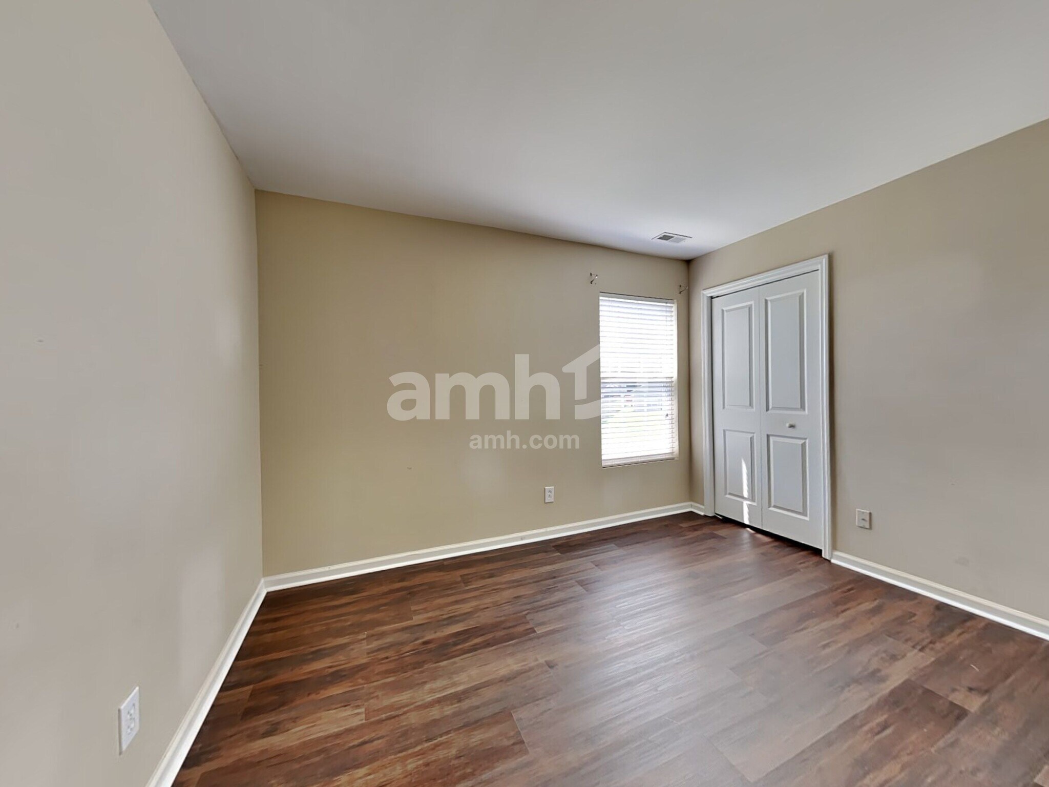 Building Photo - 910 Laurel Oaks Ln