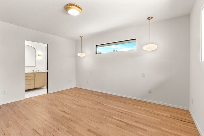 Building Photo - 1425 NW 122nd Ave