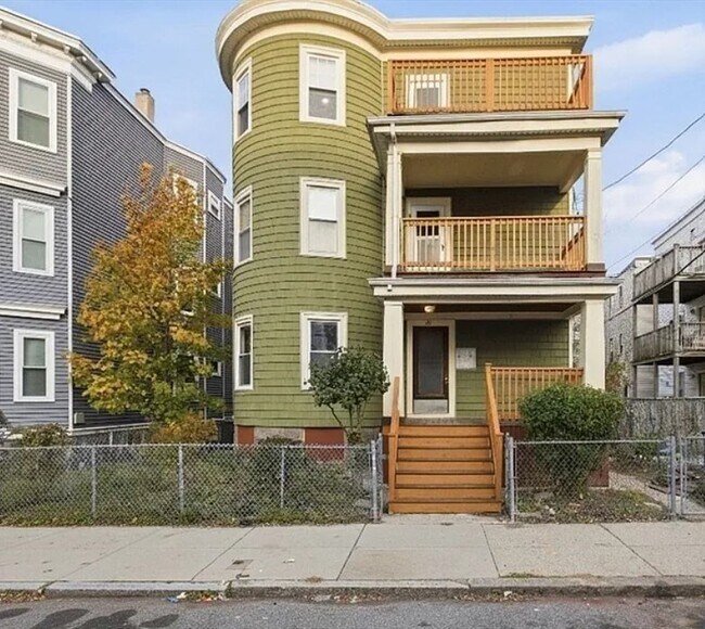 Building Photo - 20 Leslie St