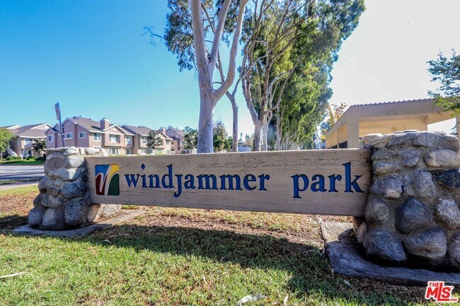 Building Photo - 104 Windjammer