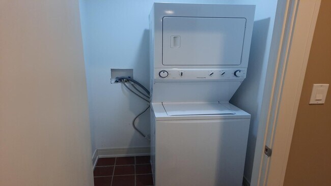 Building Photo - 1101 Dodge Ave