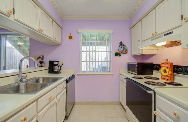 Building Photo - 11 San Jacinto Dr