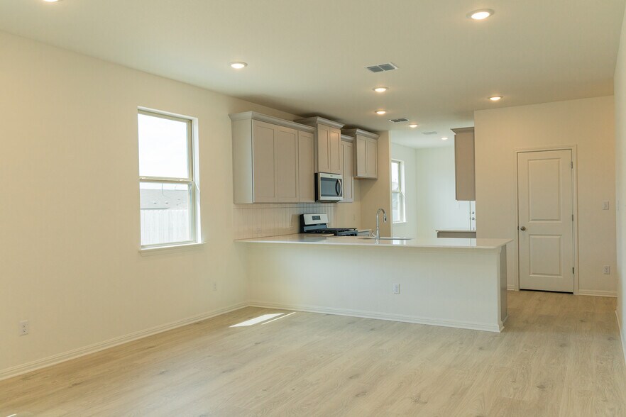 Building Photo - 388 Glocken Ln