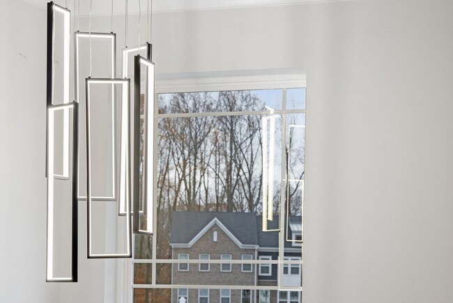 Building Photo - Spacious 3BR Townhome in Bryans Road