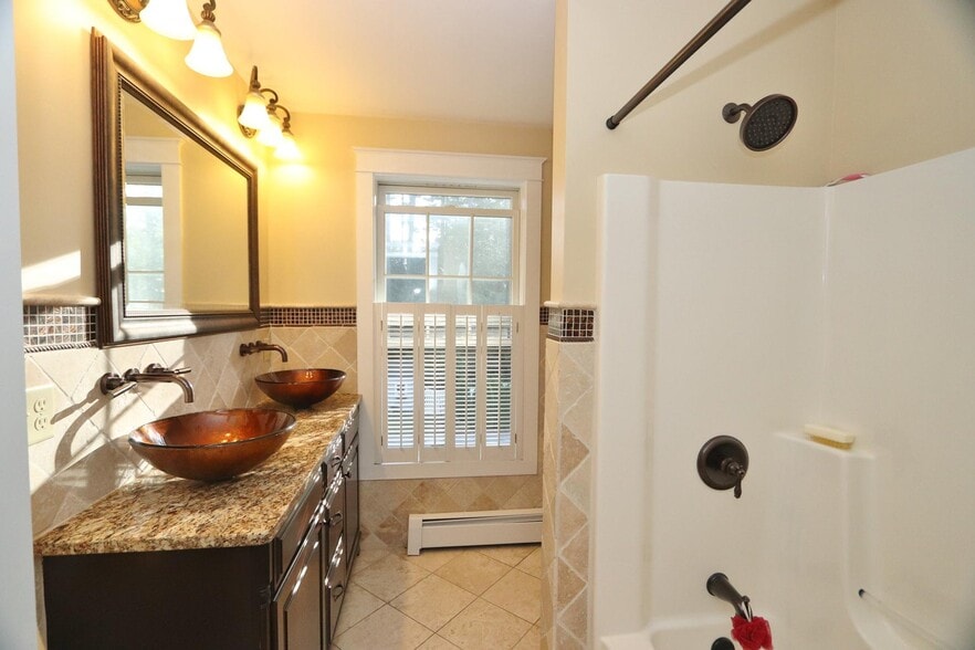 Building Photo - 46 Frances Dr