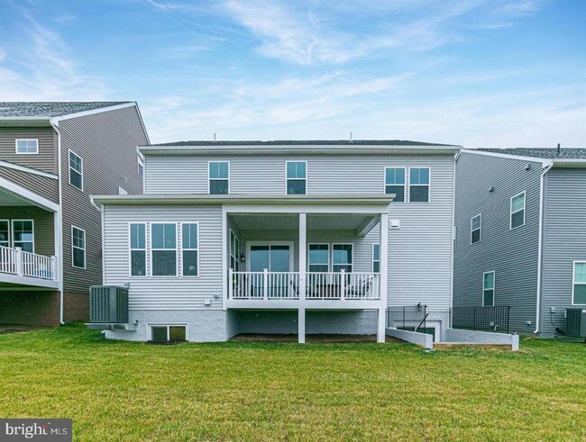 Building Photo - 941 Warlander Dr SW