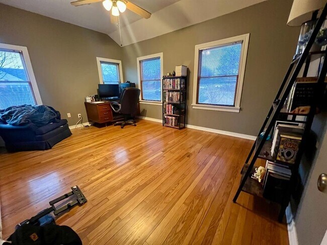 Building Photo - 526 Nebraska St