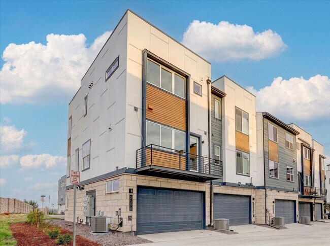 Building Photo - 2598 Emiline Wy