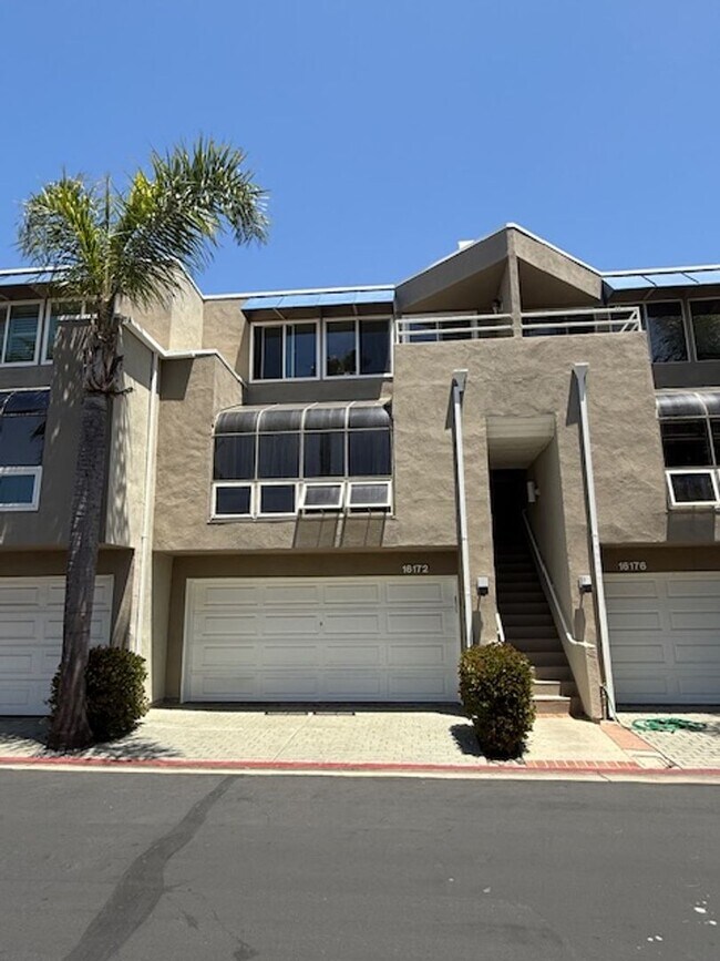 Primary Photo - Unique Condo in Huntington Harbor