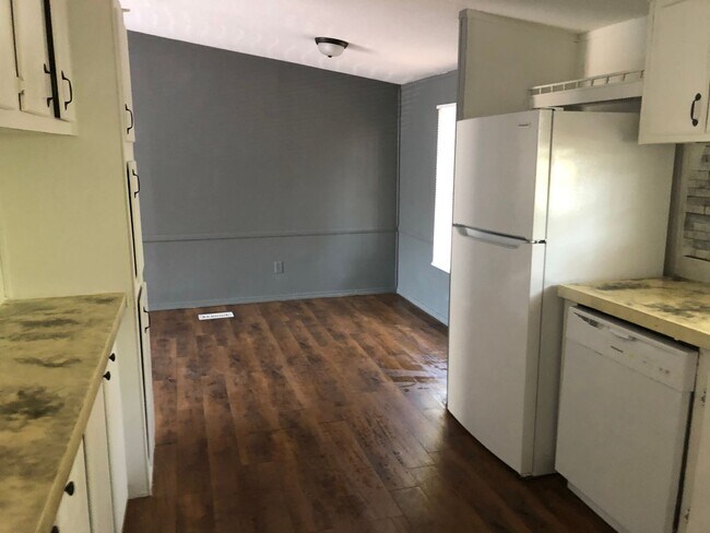 Building Photo - 804 Westwood Dr