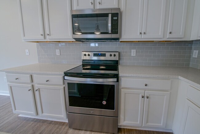 Building Photo - 305 Lorien Way