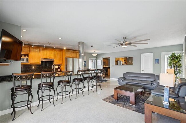 Building Photo - 561 Bayshore Dr