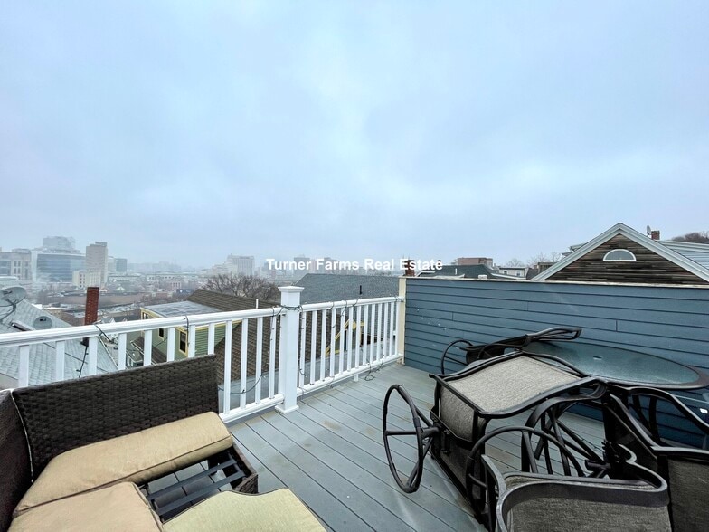 Building Photo - 15 Eldora St