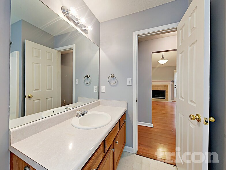 Building Photo - 1049 Charlbury Pl