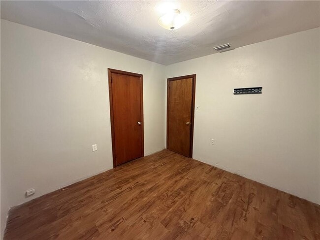 Building Photo - 2210 Ellen Dr