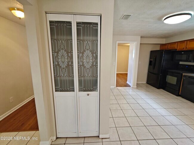 Building Photo - 588 Madeira Dr