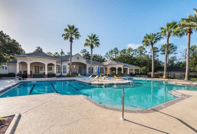 Building Photo - 13810 Sutton Park Dr N