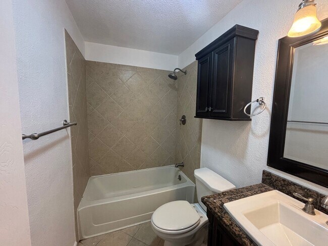 Building Photo - 213-215-215 Greenlawn Blvd
