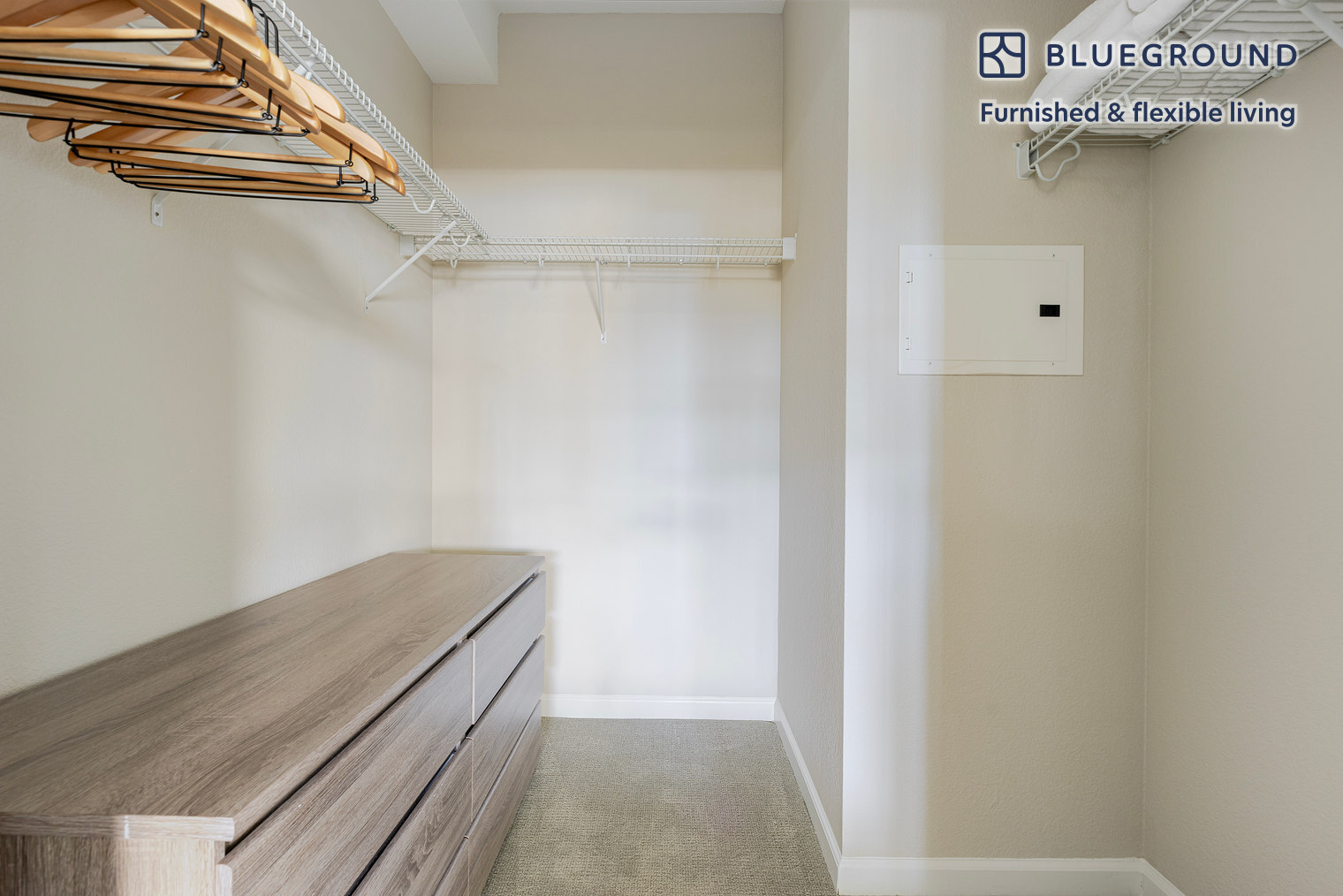 Building Photo - 5684 Bay St