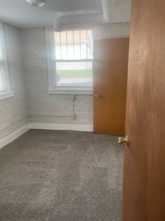 Building Photo - 3519 University Ave