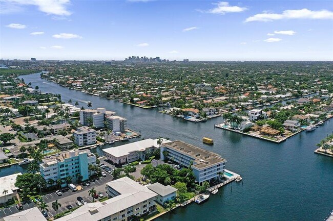 Building Photo - 3015 N Ocean Blvd