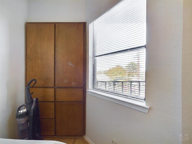 Building Photo - 3316 Guadalupe St
