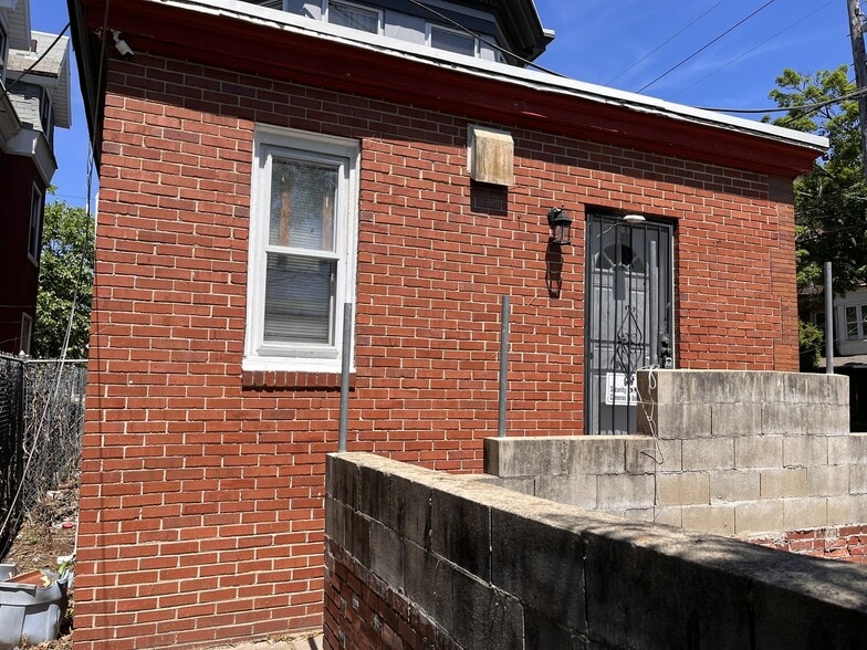 Building Photo - 4943 Penn St